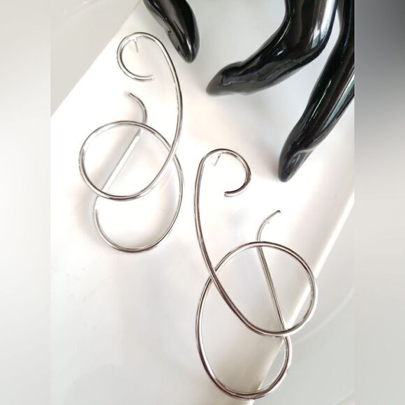 New! Zara Extravagant Geo Earrings - Picture 2 of 16